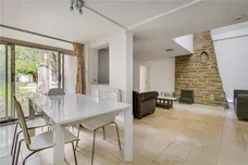 Castelnau, LONDON
