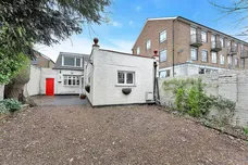 Castelnau, LONDON