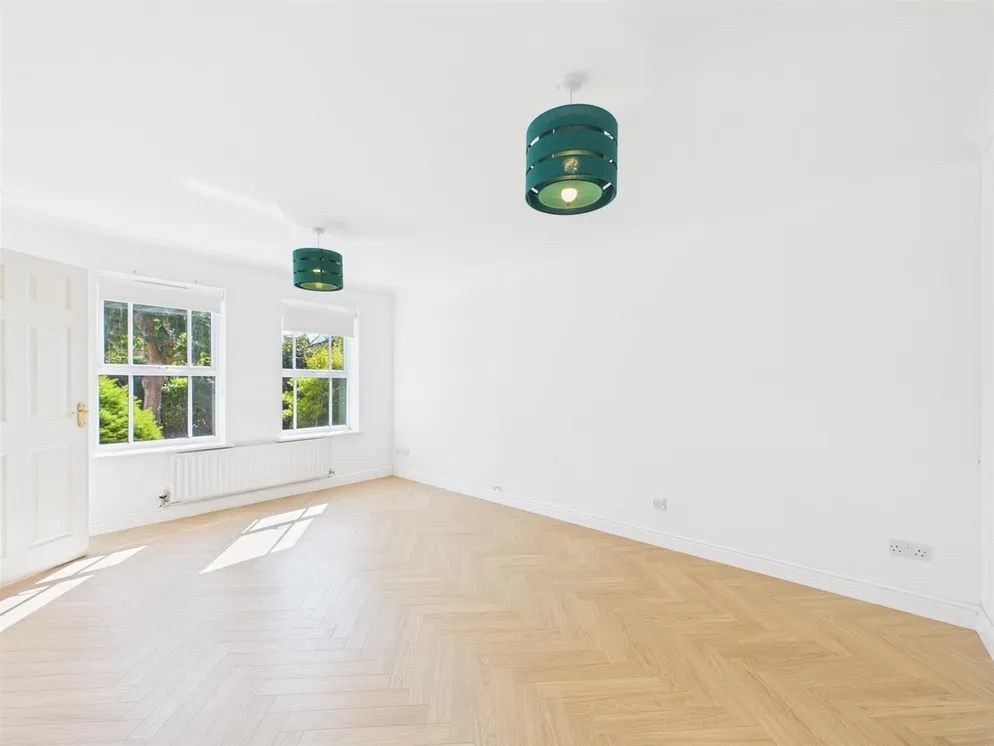 Property carousel item 3