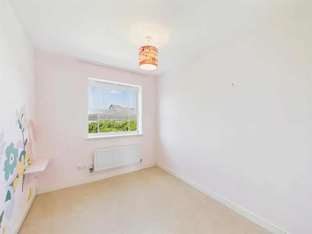 Property carousel item 6