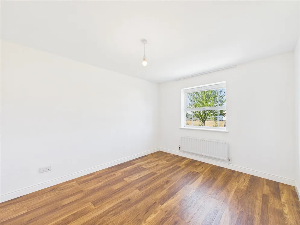 Property carousel item 9