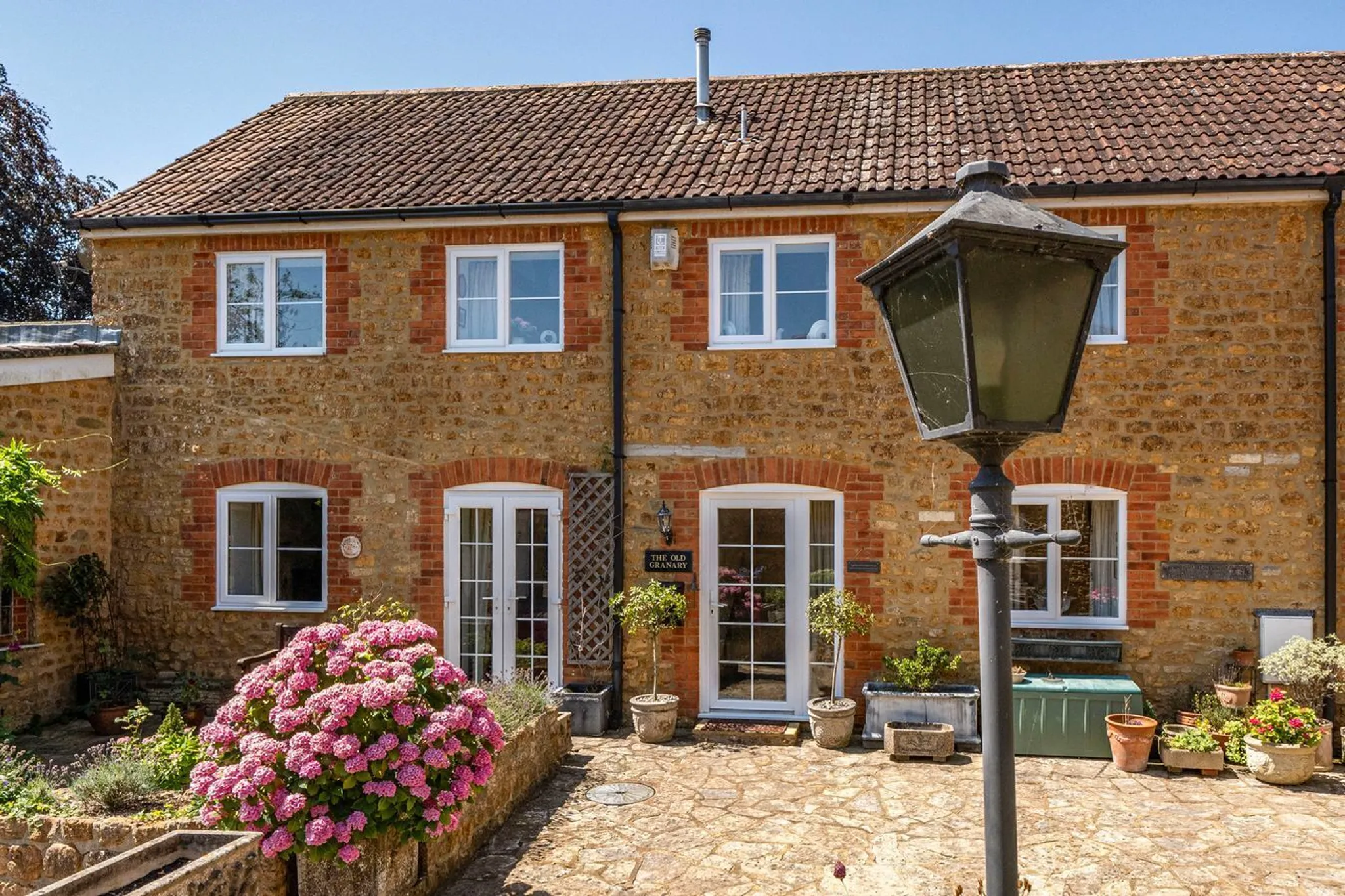 https://mr0.homeflow-assets.co.uk/files/photo/image/47868/4436/_x_/58274606.jpg