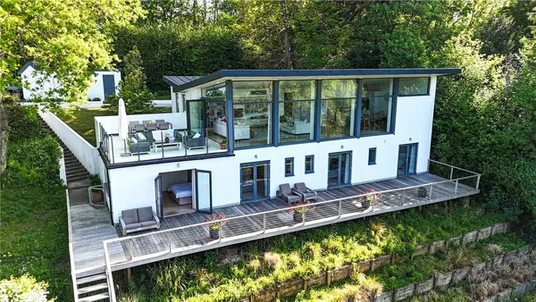 Reigate Road, Betchworth, RH3 photo 1