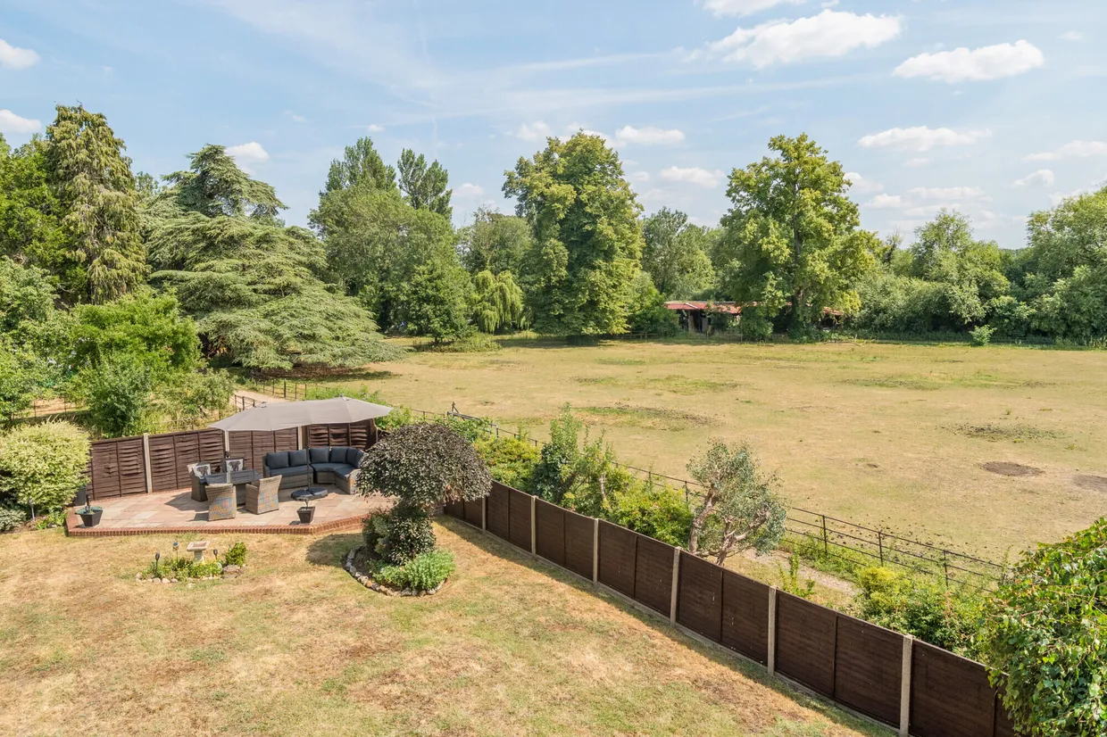 St. Andrews Close, Wraysbury, TW19 photo 2