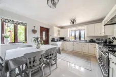 St. Andrews Close, Wraysbury, TW19 photo 3