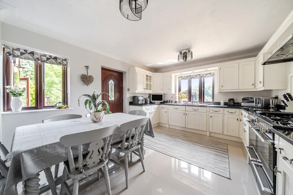 St. Andrews Close, Wraysbury, TW19 photo 3