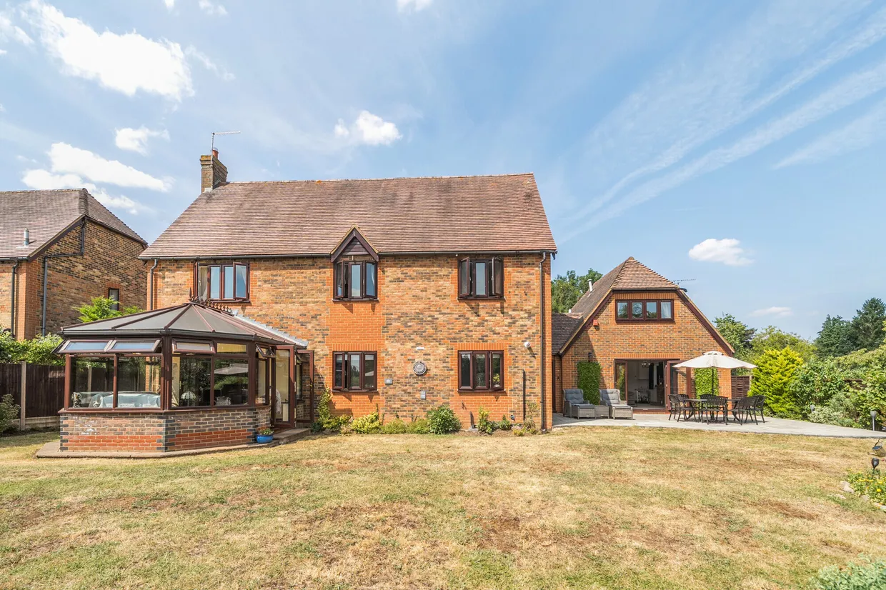 St. Andrews Close, Wraysbury, TW19 photo 8