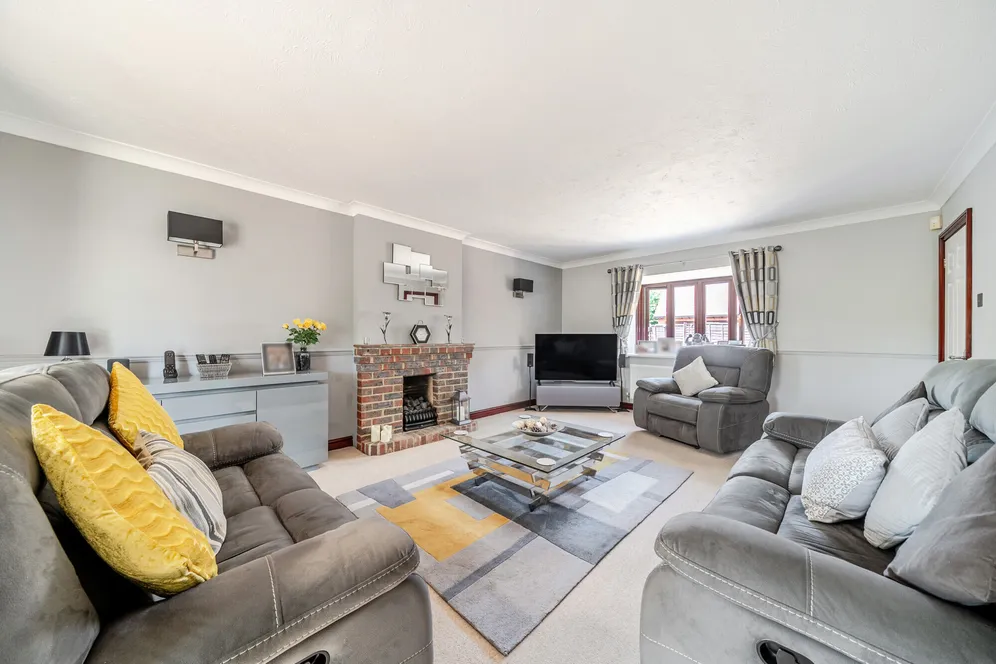 St. Andrews Close, Wraysbury, TW19 photo 9