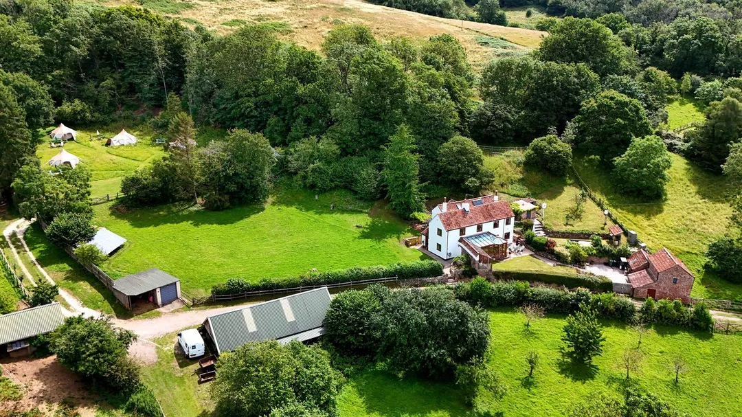 https://mr0.homeflow-assets.co.uk/files/photo/image/47869/1719/_x_/58293154.jpg