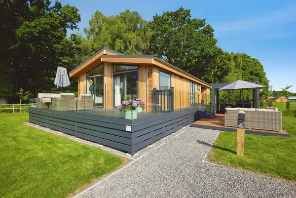 (Lakeside Retreat 11), Green Hill Far...