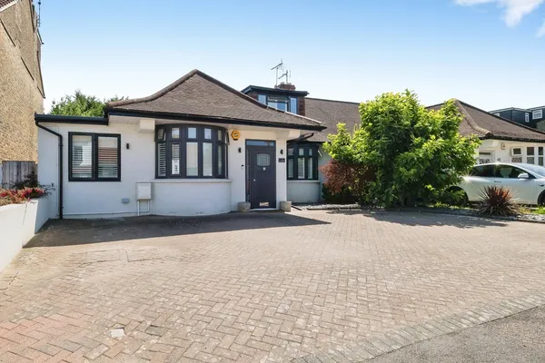 Lilian Gardens, Woodford Green, IG8