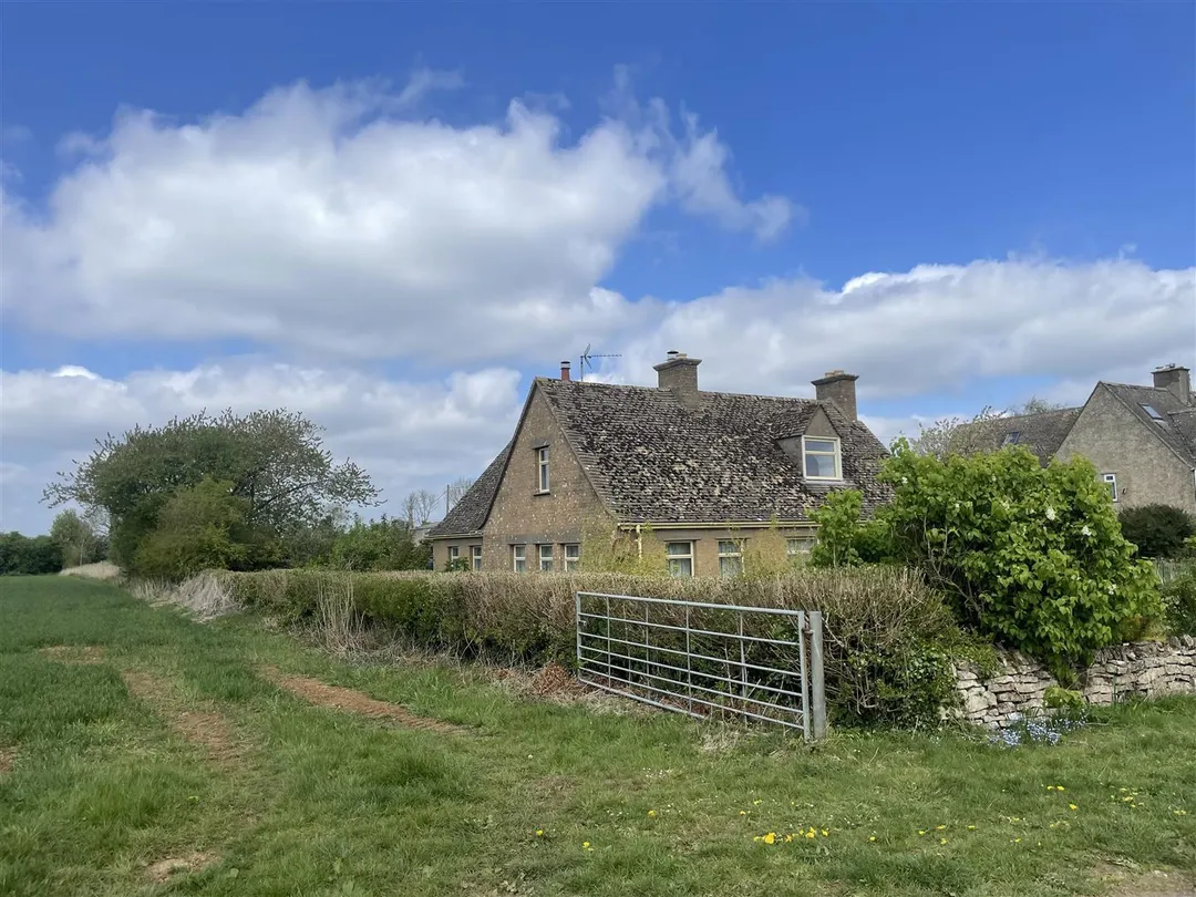 https://mr0.homeflow-assets.co.uk/files/photo/image/47871/5048/_x_/MslgkxxTeUixQm4Cy-wDsQ.jpg