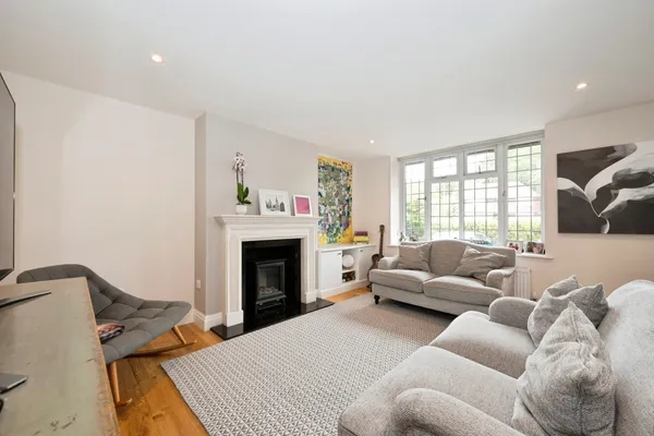 Queens Close, Lammas Lane, Esher, Sur...