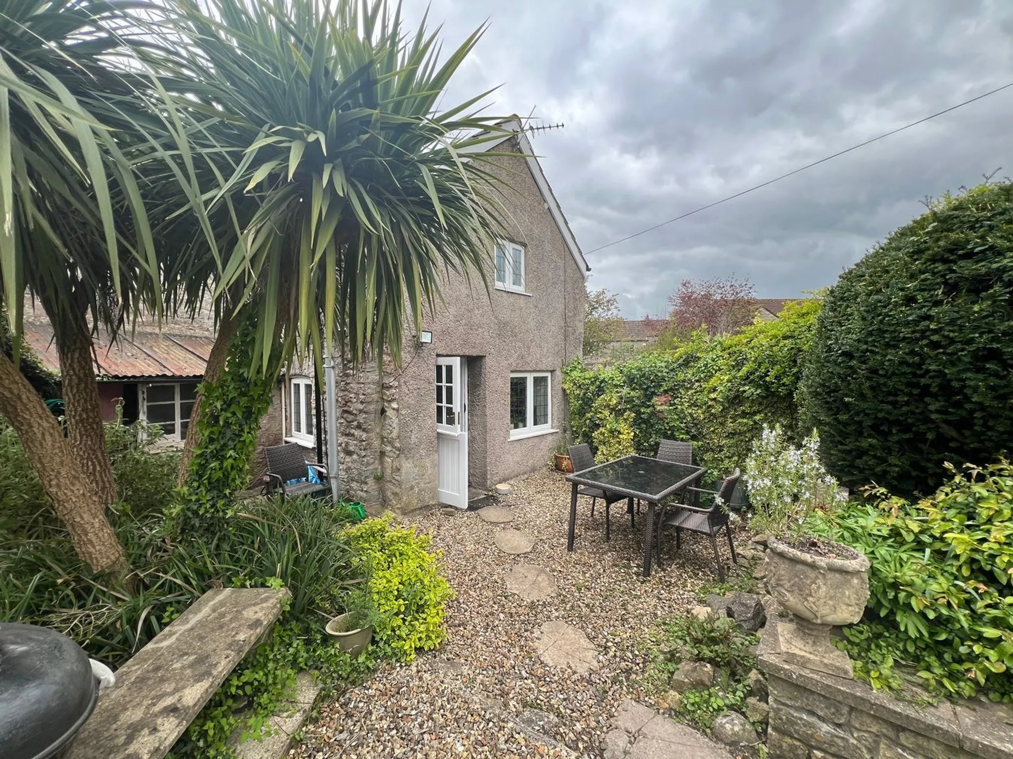 https://mr0.homeflow-assets.co.uk/files/photo/image/47872/4498/_x_/49127529.jpg