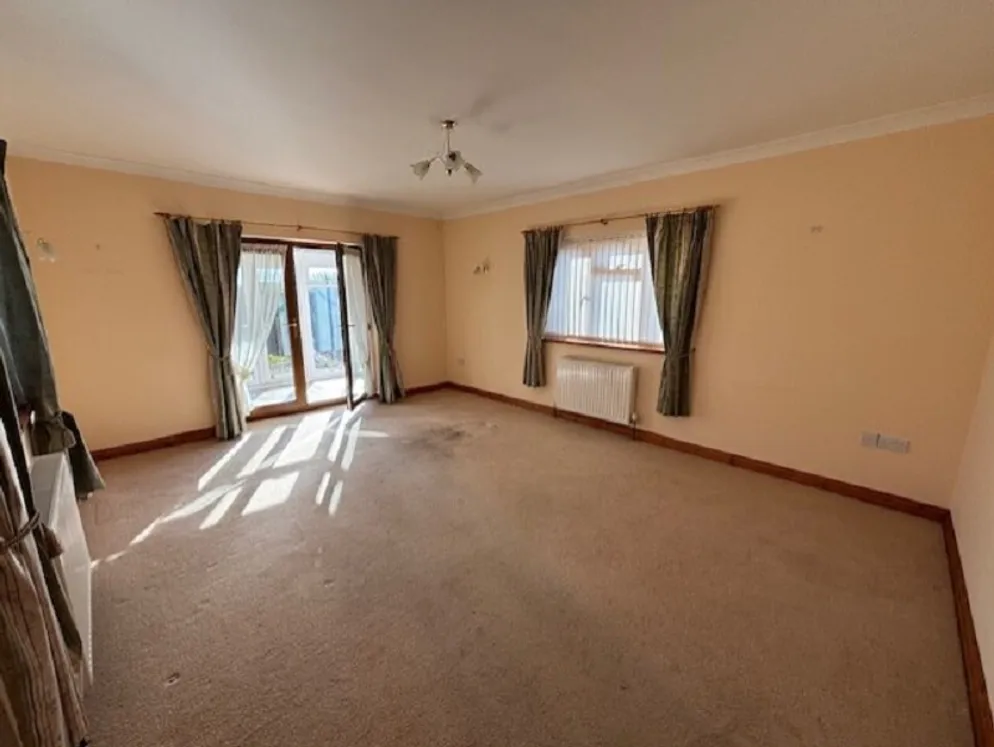 Property carousel item 5