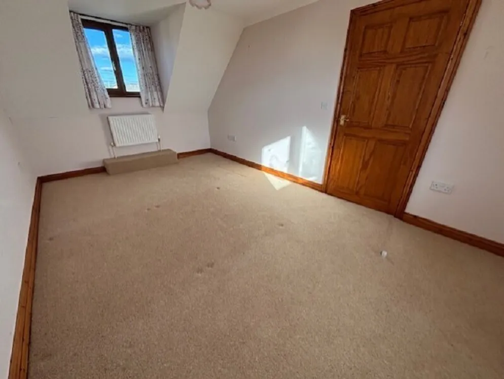 Property carousel item 13