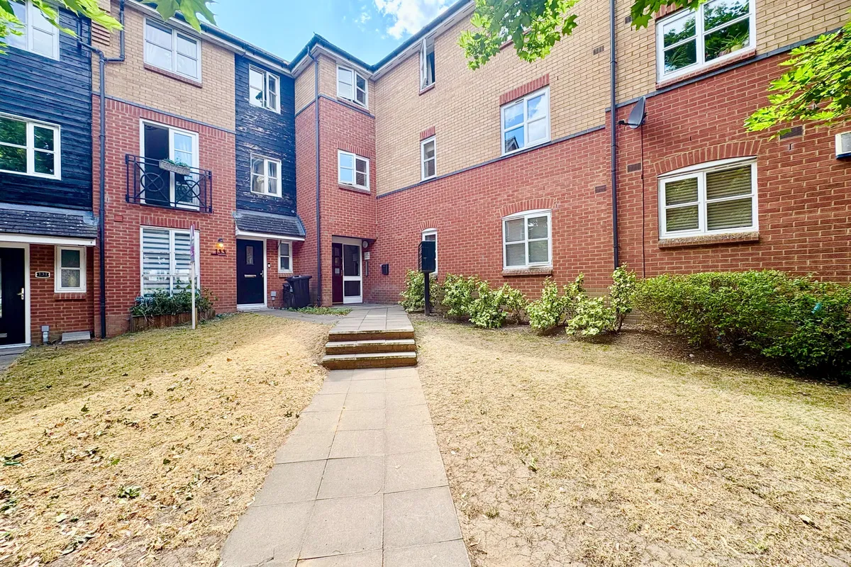 Plomer Avenue, HODDESDON
