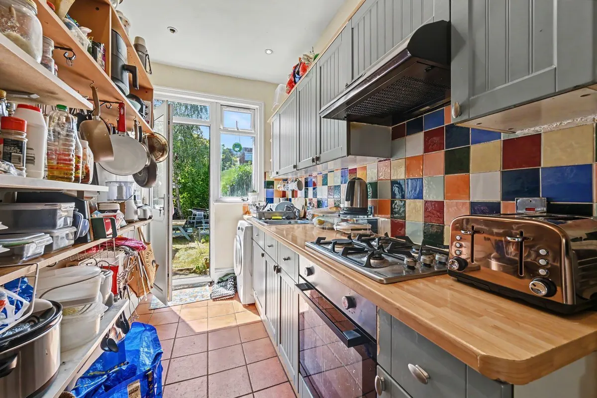Dewsbury Road, London, NW10