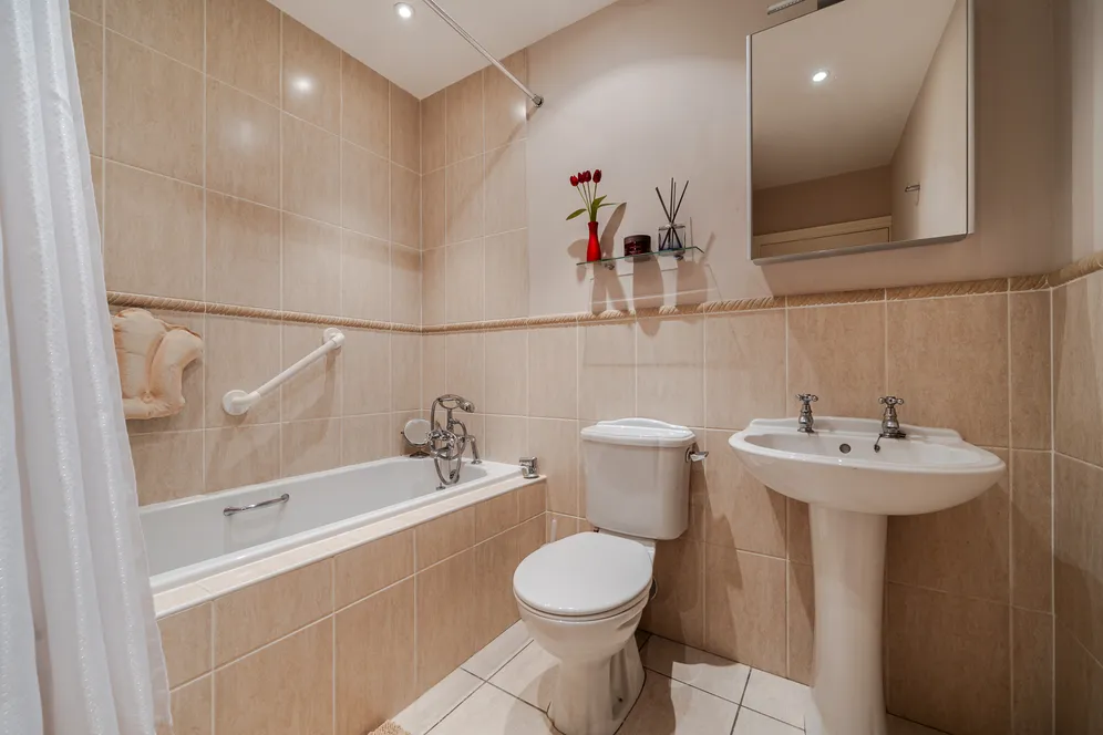 Lambourne Court, Ray Mead Road, Maidenhead, SL6 photo 9