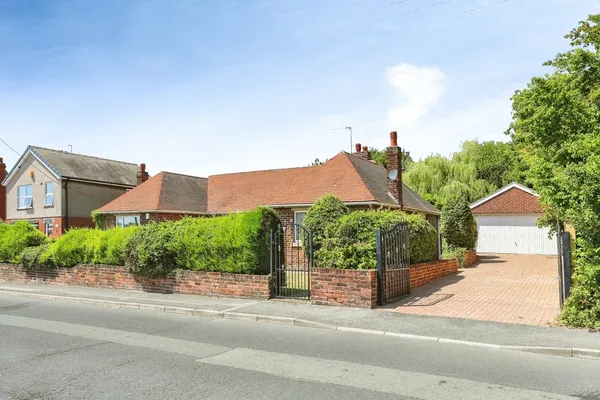 Broad Carr Road, BARNSLEY, South York...