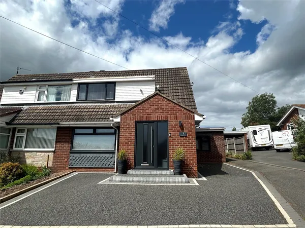Rockfarm Close, Little Neston, Neston...