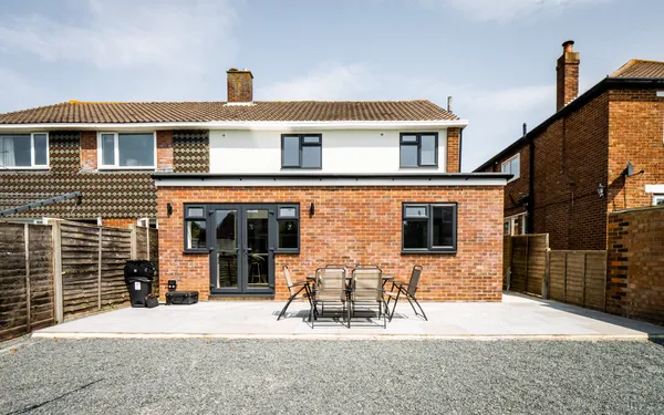 Room 7, Chalkridge Road, Drayton
