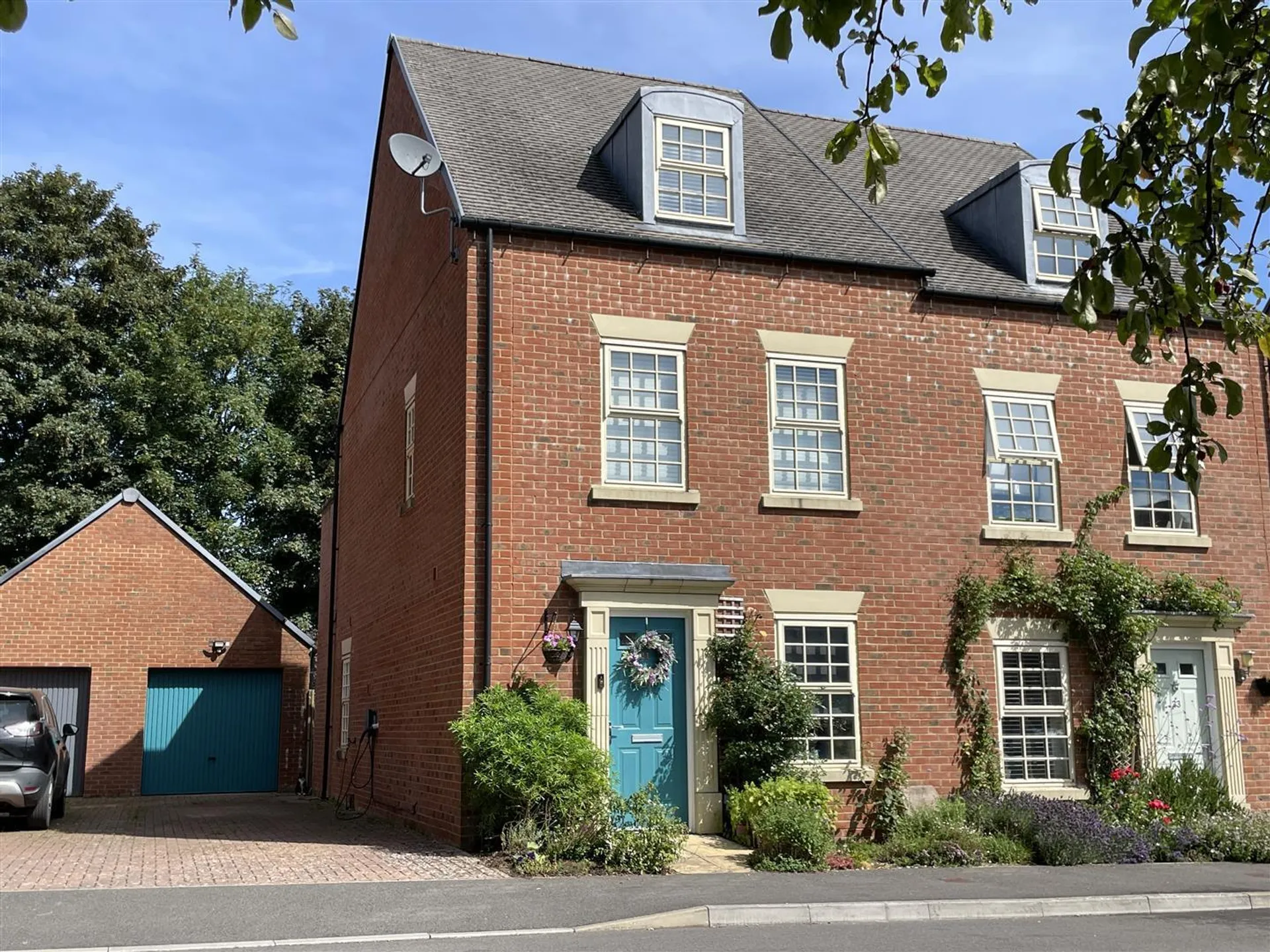 Property photo top 0