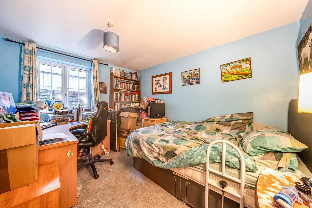 https://mr0.homeflow-assets.co.uk/files/photo/image/47880/0387/_x_/56032947.jpg