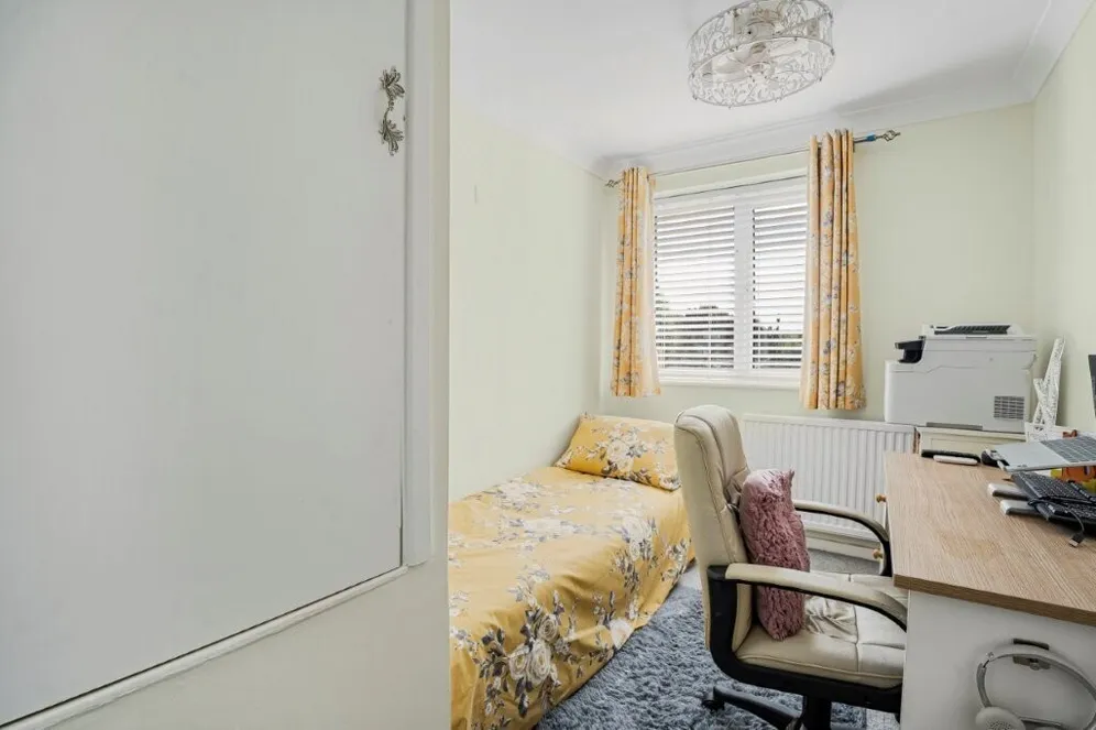 Ringway Road, St. Albans, AL2 photo 12
