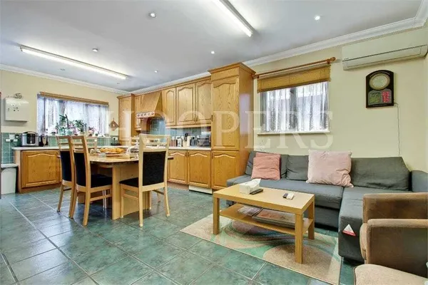 North Circular Road, London, NW10