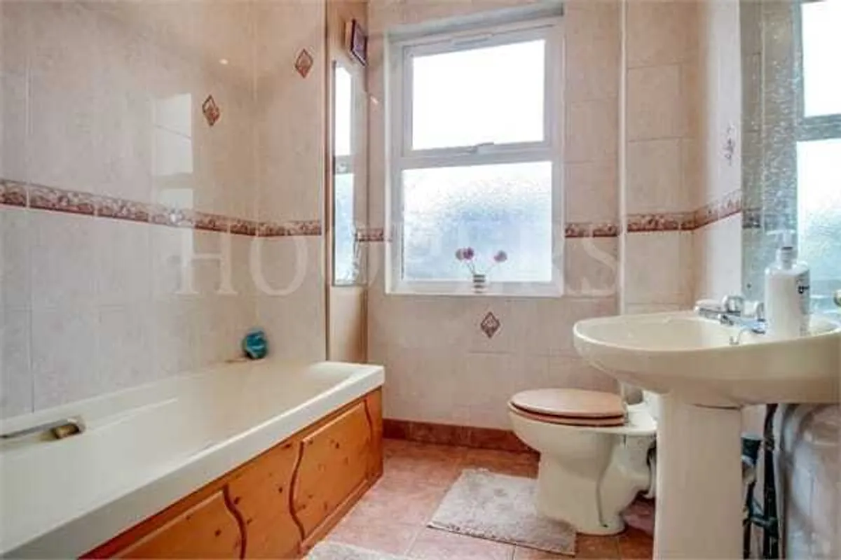 North Circular Road, London, NW10