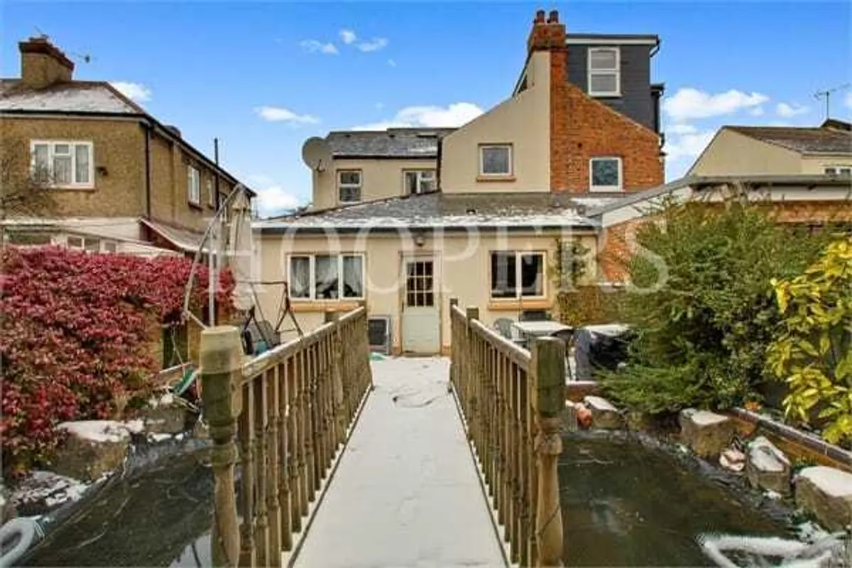 North Circular Road, London, NW10