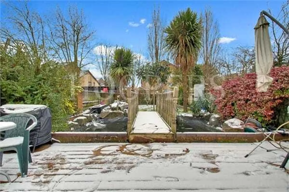 North Circular Road, London, NW10