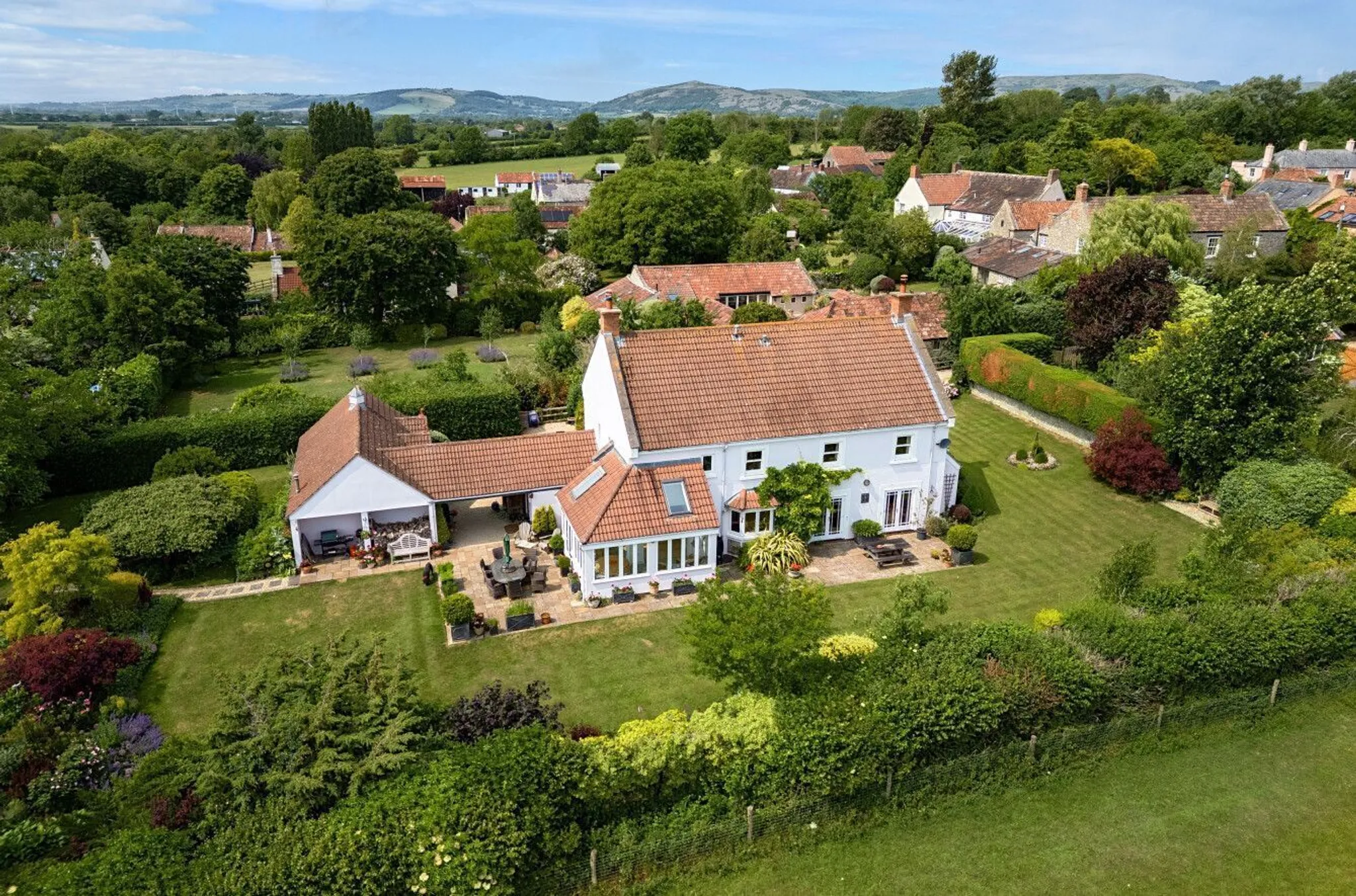 https://mr0.homeflow-assets.co.uk/files/photo/image/47881/0388/_x_/50273507.jpg