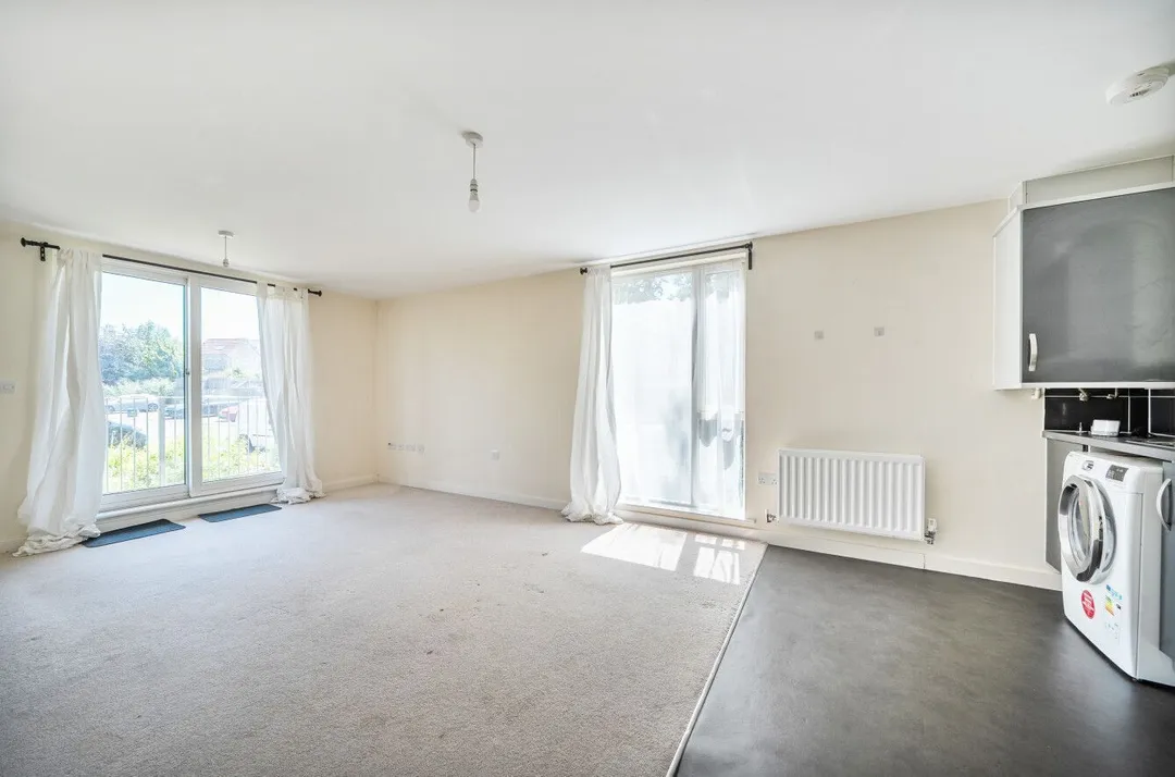 https://mr0.homeflow-assets.co.uk/files/photo/image/47881/1713/_x_/58068639.jpg