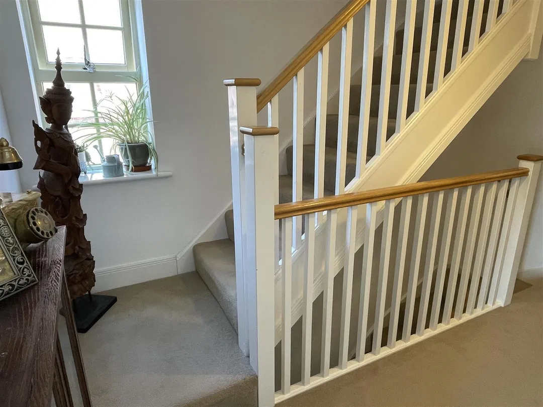 https://mr0.homeflow-assets.co.uk/files/photo/image/47881/4562/_x_/Pf-k6dWbe0SHgKbbx3nISw.jpg