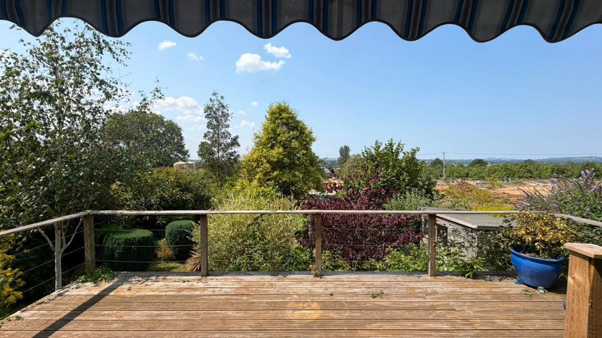 https://mr0.homeflow-assets.co.uk/files/photo/image/47882/4388/_x_/58347381.jpg