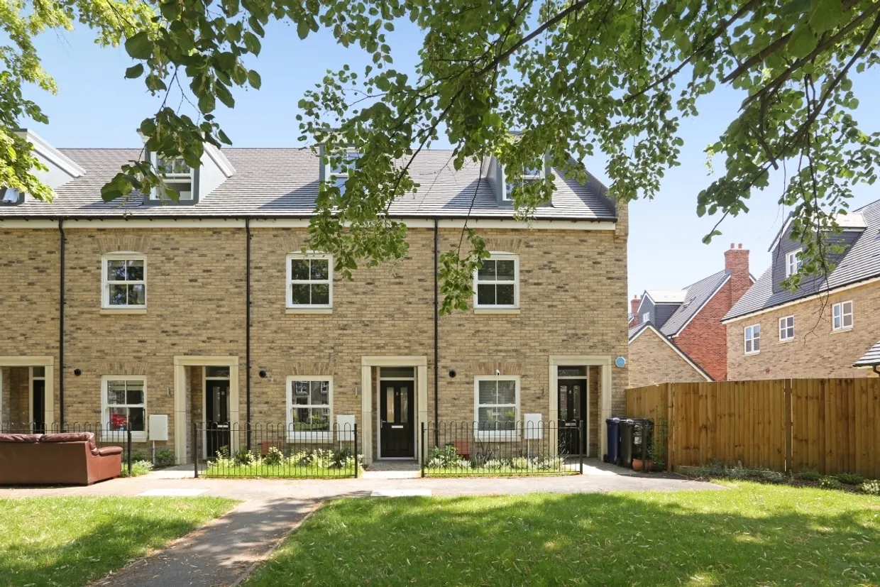Lovegrove Way London N20 photo 1