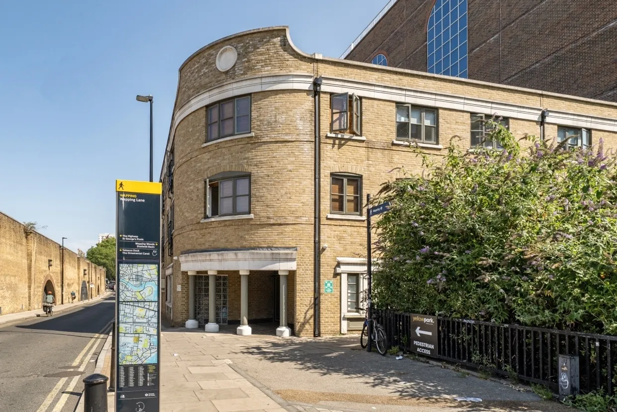 Kingsley Mews, Wapping, E1W photo 12