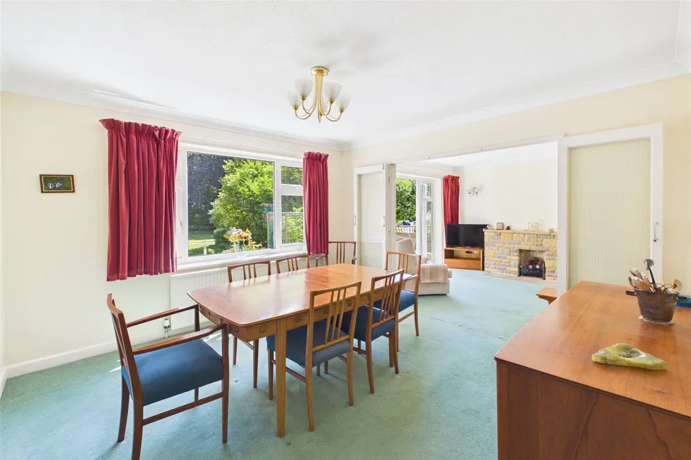 Property carousel item 6