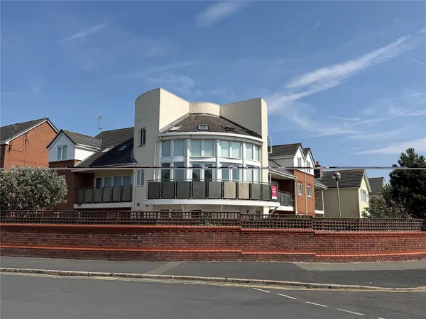 The Lawns, 32 Burbo Bank Road South, ...