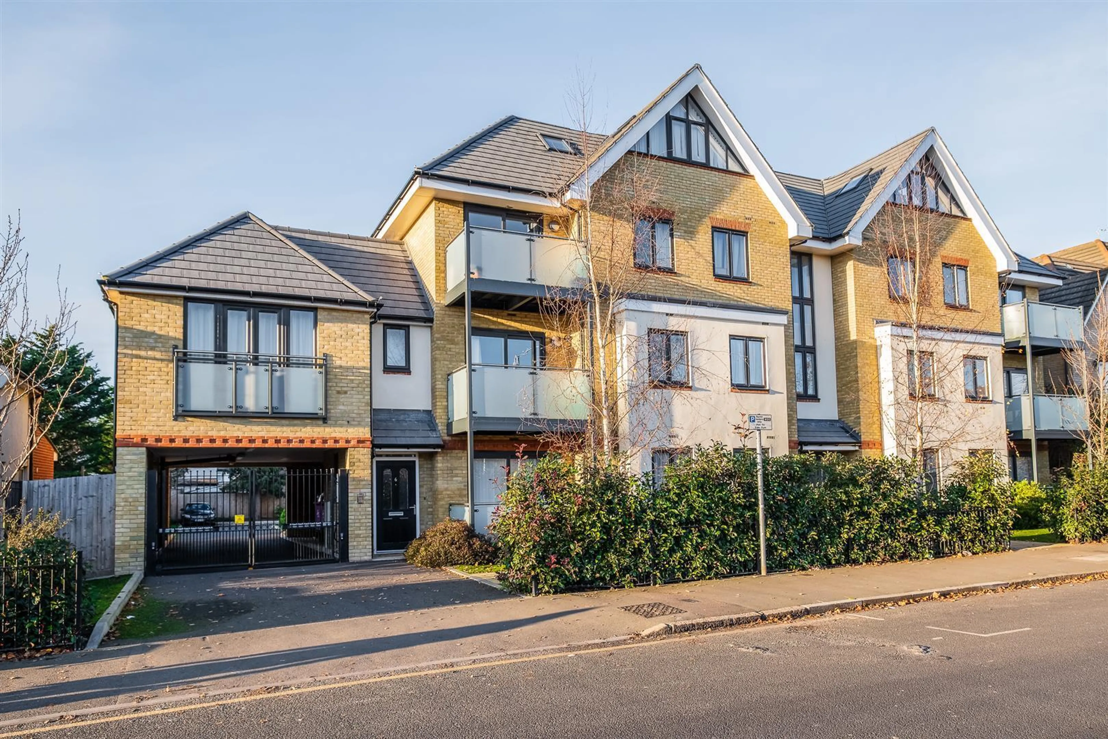 Property at 10 Swan Road, West Drayton, UB7
