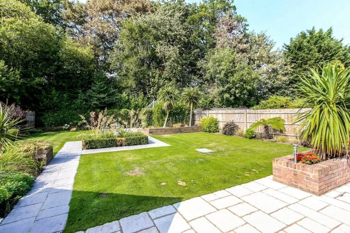 Greenwoods, Bramley, RG26