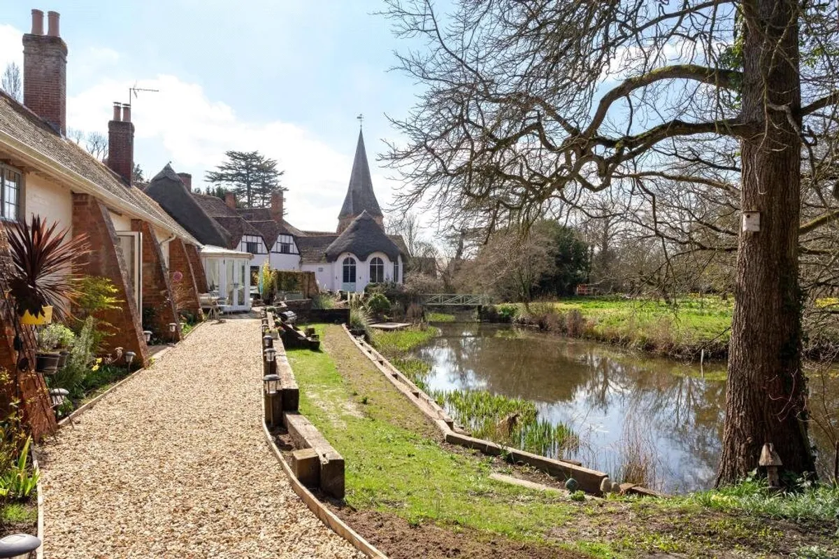 Moat Cottage, Sherfield On Loddon, RG27