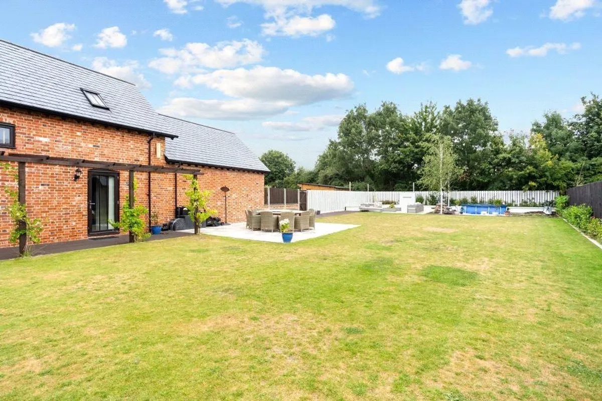 Bullsdown Farm, Bramley, RG26