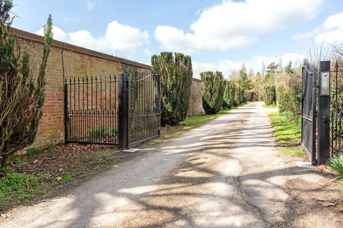 Moat Cottage, Sherfield On Loddon, RG27