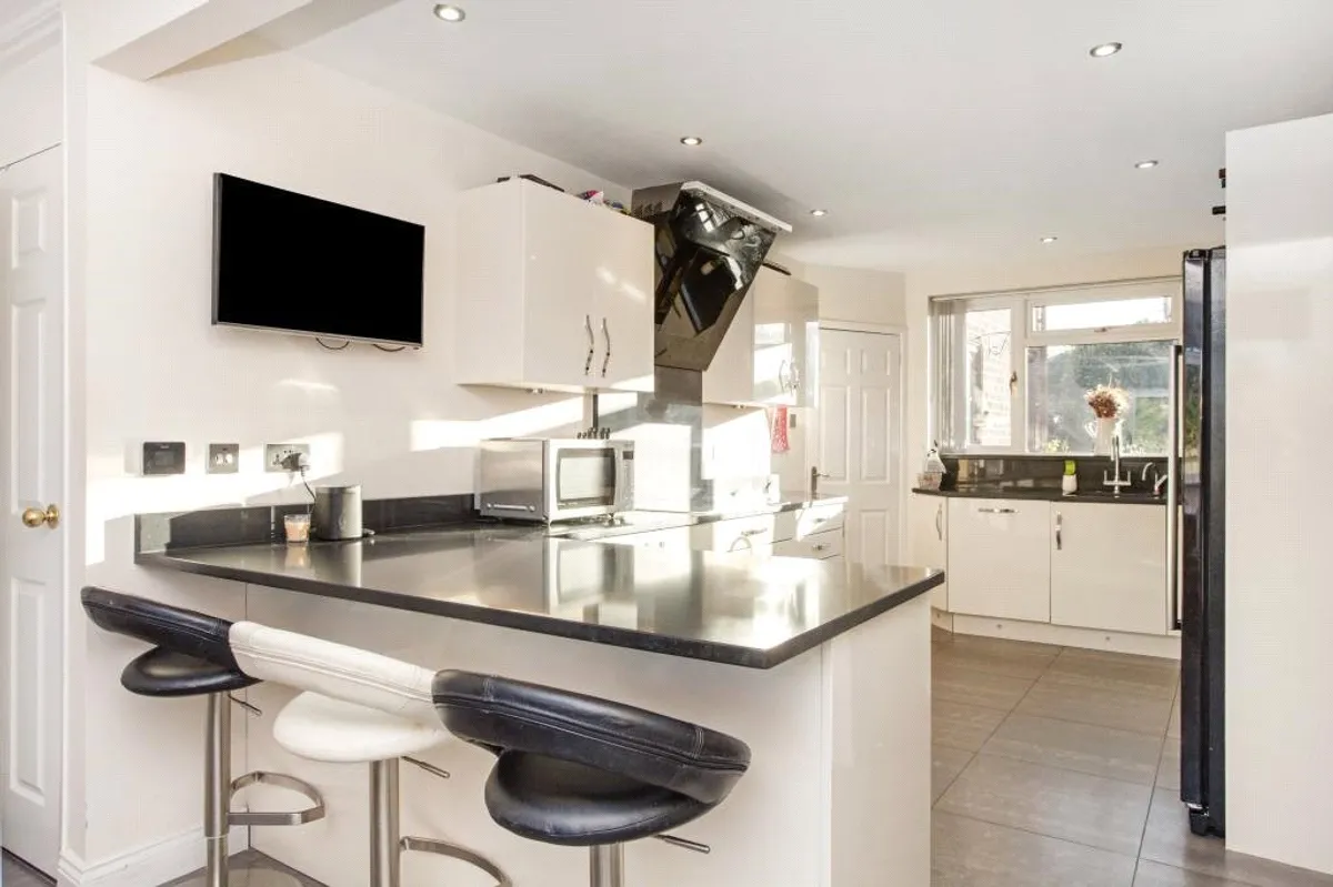 Almond Close, Old Basing, RG24
