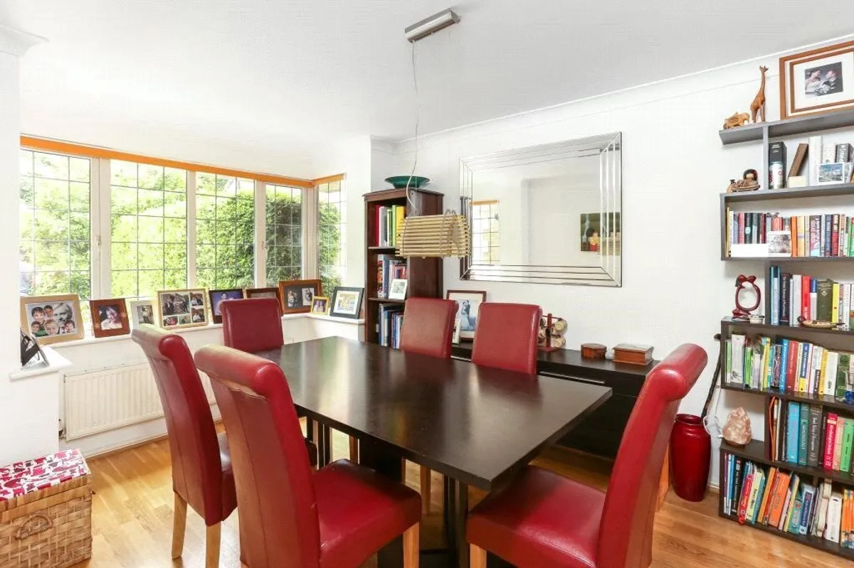 Julius Close, Basingstoke, RG24