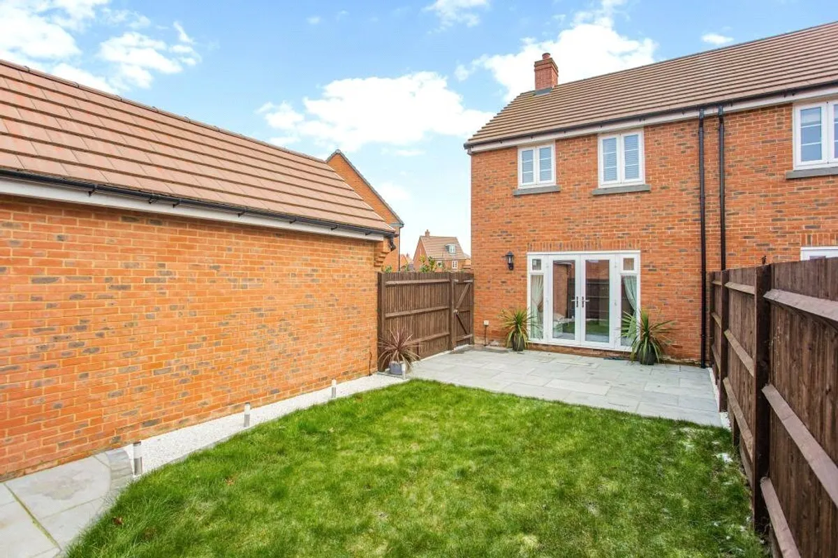 Miles Road, Basingstoke, RG24