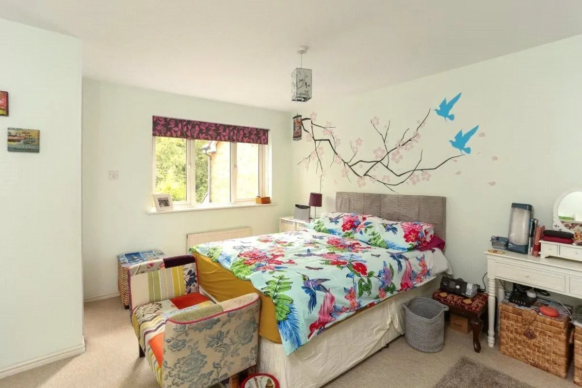 Julius Close, Basingstoke, RG24